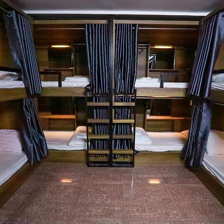 Bui Vien Street Hostel 胡志明市 外观 照片